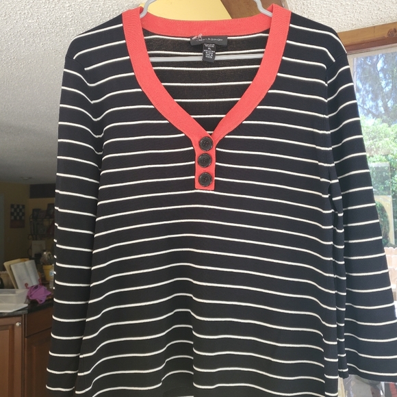 Sweater - Picture 1 of 5